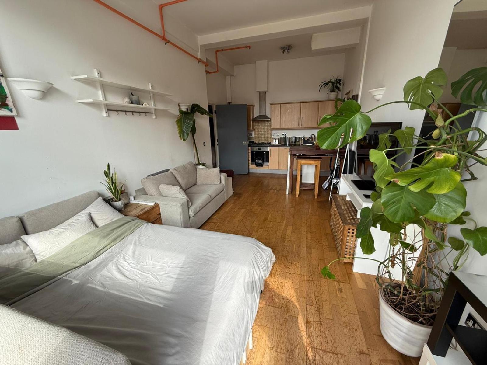 Cosy Private Room With Shared Bathroom Facilities London Exterior photo