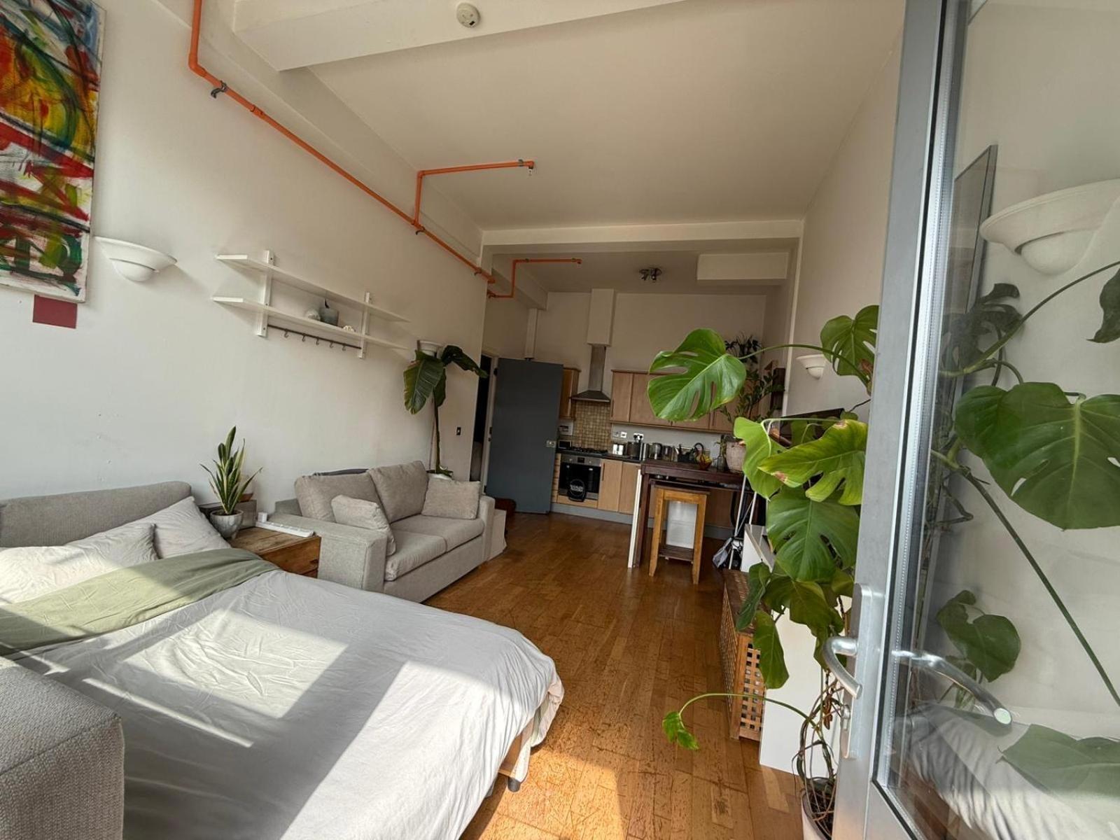 Cosy Private Room With Shared Bathroom Facilities London Exterior photo